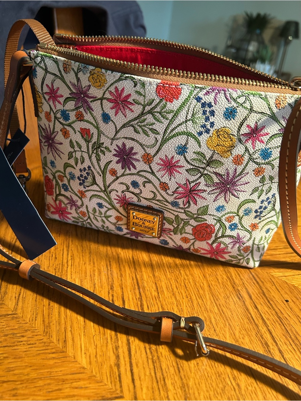 New D & B White Floral Crossbody with Brown Leather Strap & Matching Wristlet - Picture 10 of 15